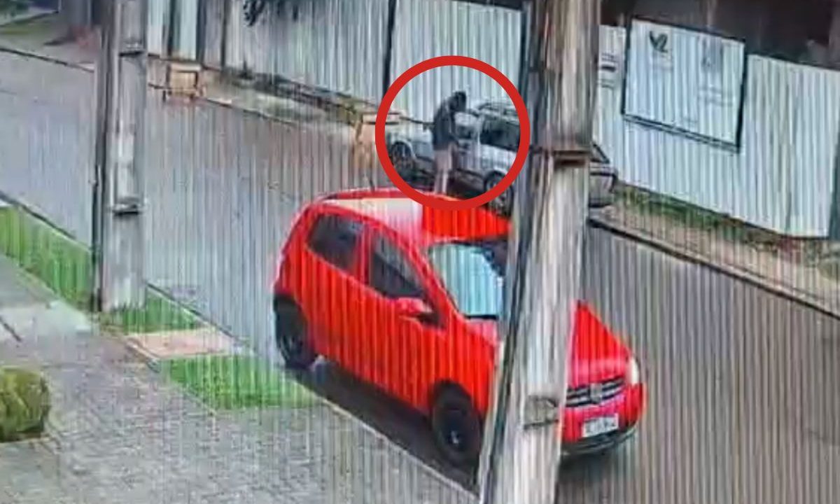 carro sendo furtado no Água Verde