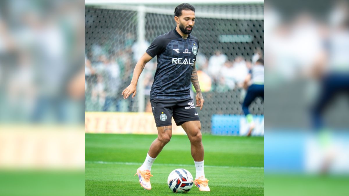 coritiba-rescinde-contrato-atacante-clayson