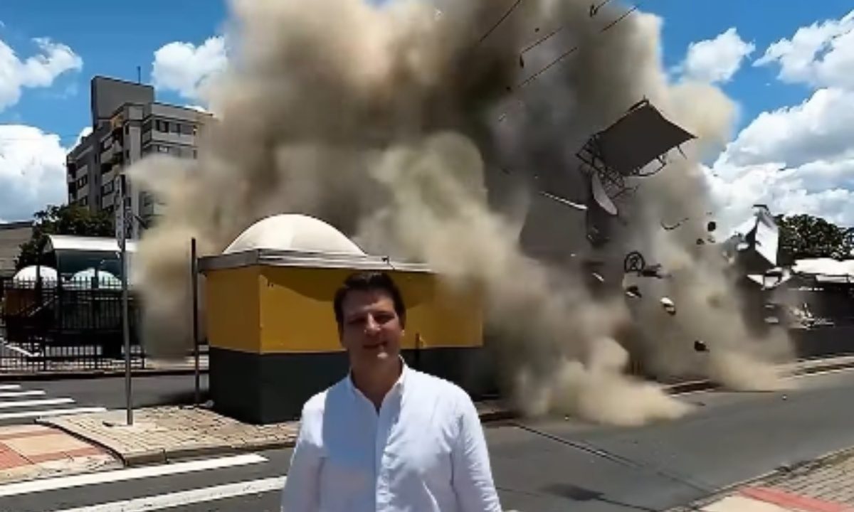 Prefeito Eduardo Pimentel simula explosão do Terminal Capão da Imbuia em Curitiba