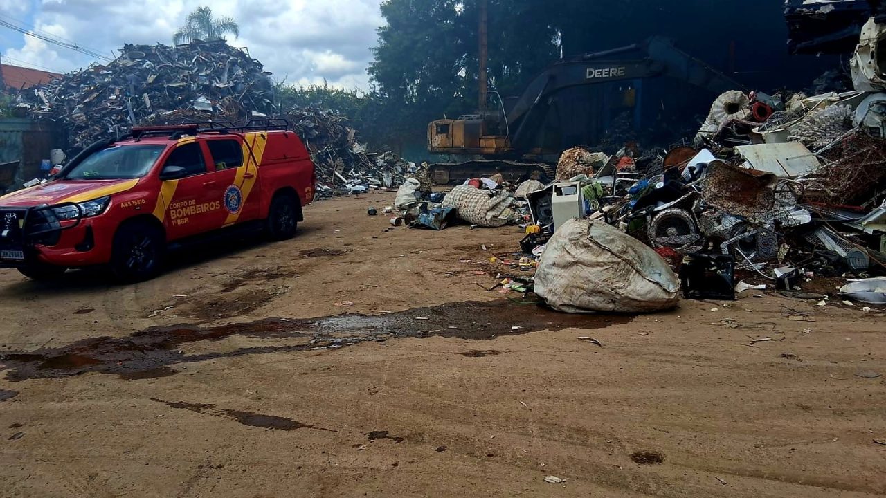 incendio-barracao-reciclaveis-bairro-uberaba (1)