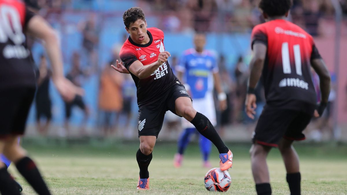 joao-cruz-assume-protagonismo-e-decide-para-o-athletico