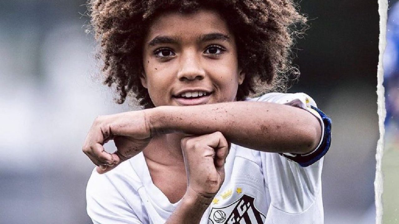 Kauan Basile comemora gol pelo Santos