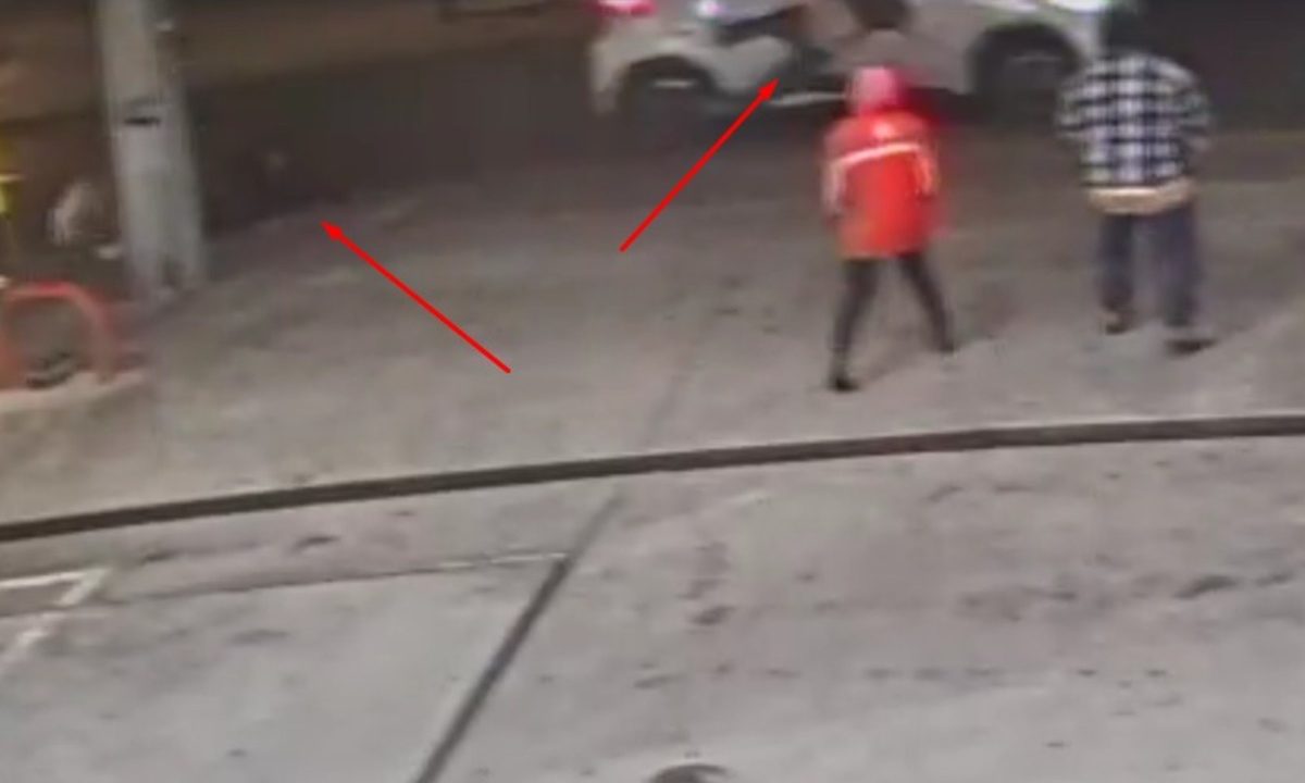 Momento em que o motorista atropela quatro pessoas no bairro Batel, em Curitiba