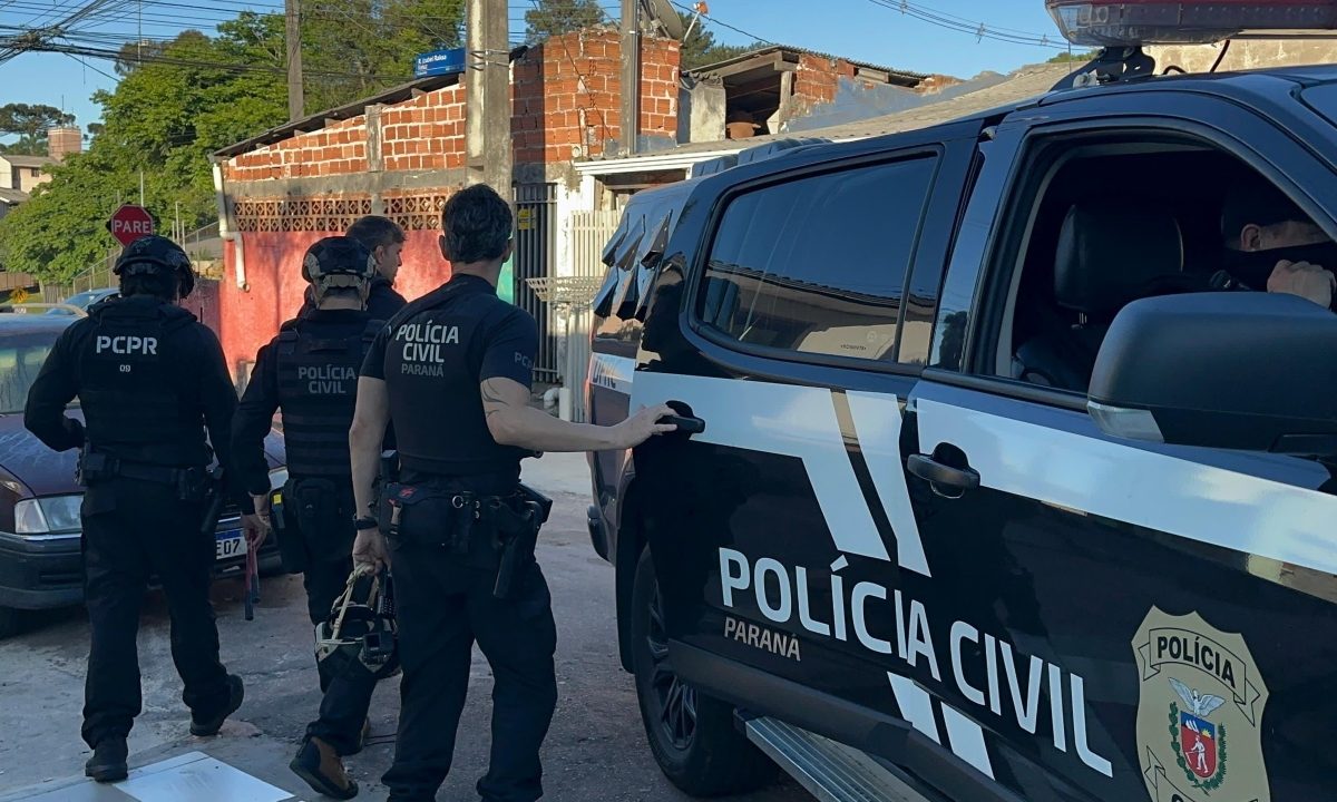 Equipes da Polícia Civil em operação sobre desvio de cargas