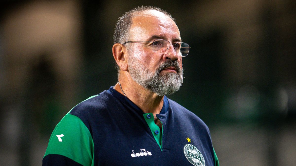 pc-de-oliveira-agora-e-avaliacao-do-clube-apos-empate-do-coritiba