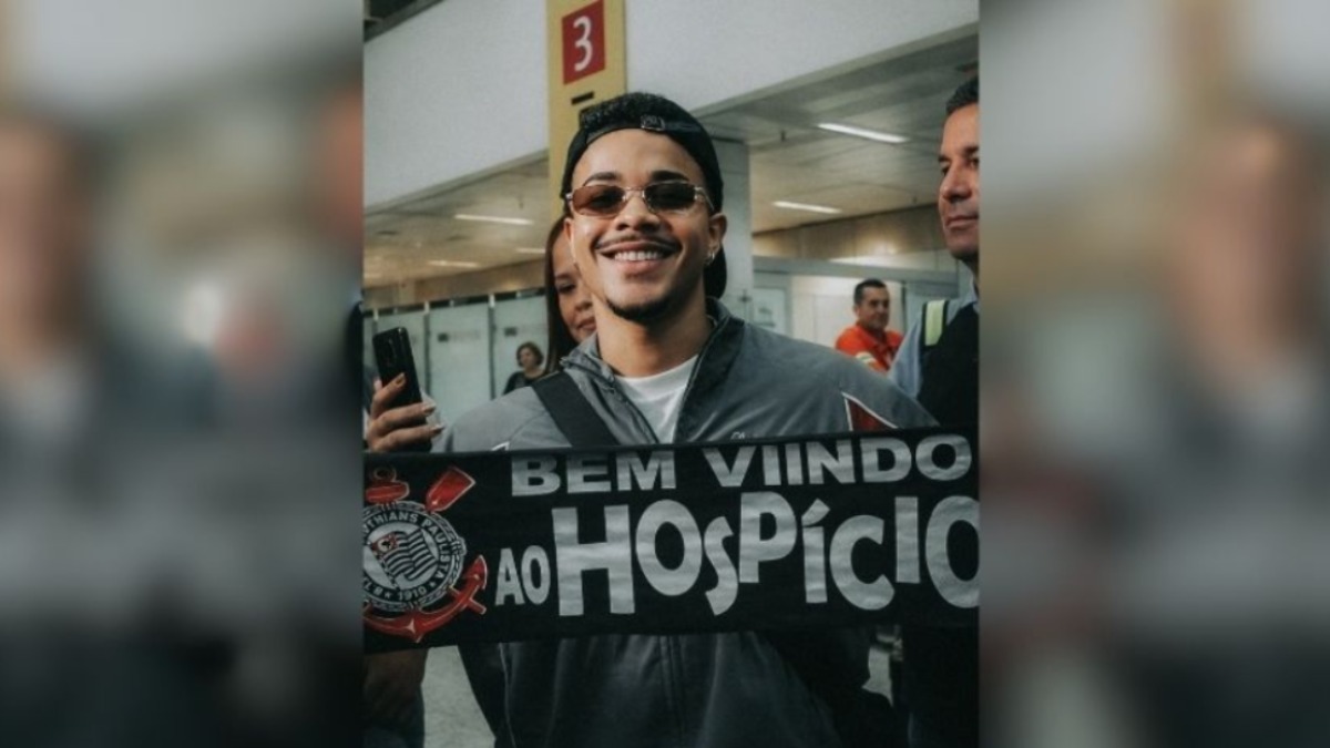 Kaio César na chegada ao Brasil para assinar com o Corinthians. Foto: Davi Bittencourt/Instagram