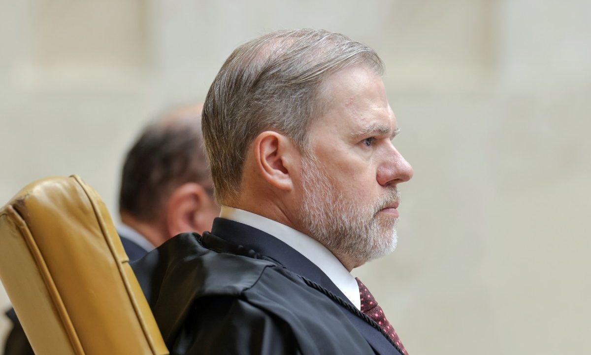 Ministro Dias Toffoli, investigado pela PF no caso Banco Master, durante sessão do STF