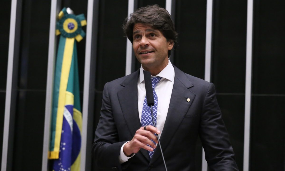 Relator da reforma administrativa, o deputado Pedro Paulo (PSD-RJ) discursa na Câmara