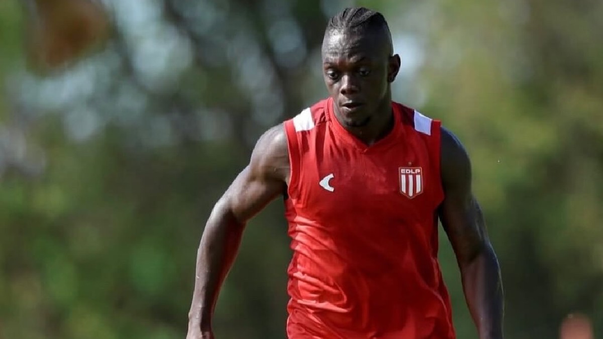 Cetré treina no Estudiantes enquanto aguarda futuro, que pode ser o Athletico
