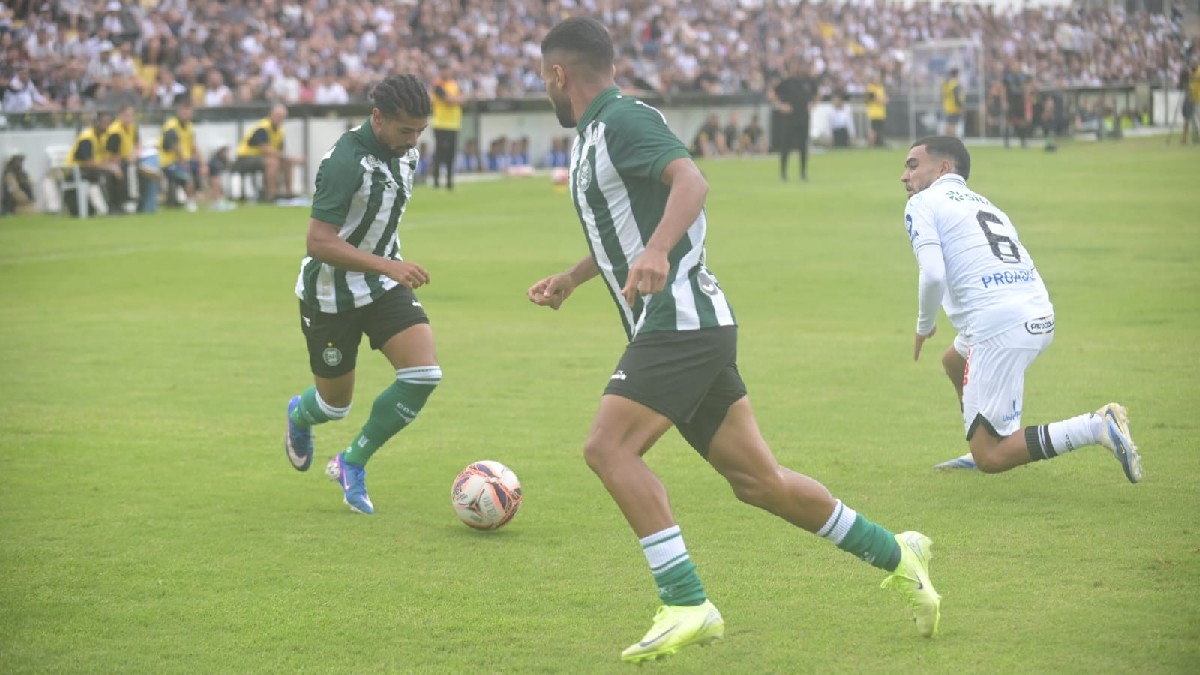 Lance de Operário x Coritiba, pelo Campeonato Paranaense