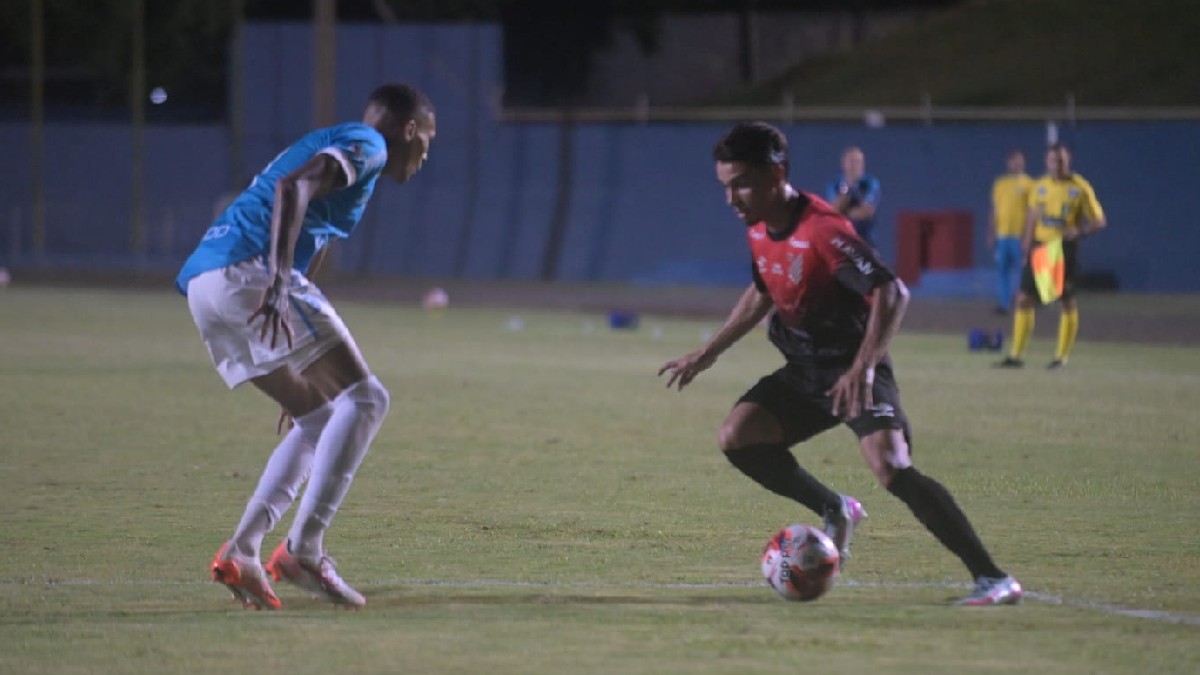 Lance de Londrina x Athletico, pelo Campeonato Paranaense