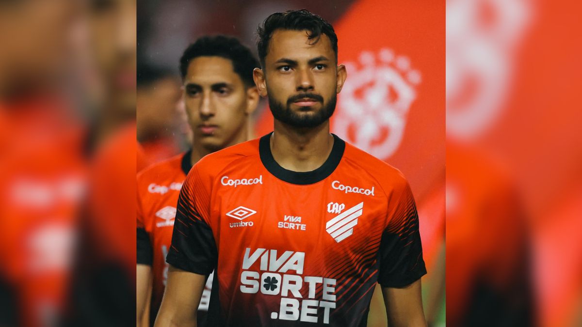 athletico-encaminha-saida-de-zagueiro-titular-no-paranaense