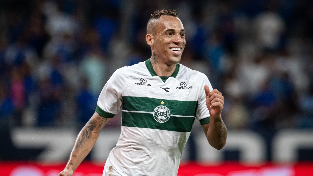 Breno Lopes comemora o segundo gol do Coritiba contra o Cruzeiro. Foto: JP Pacheco/Coritiba