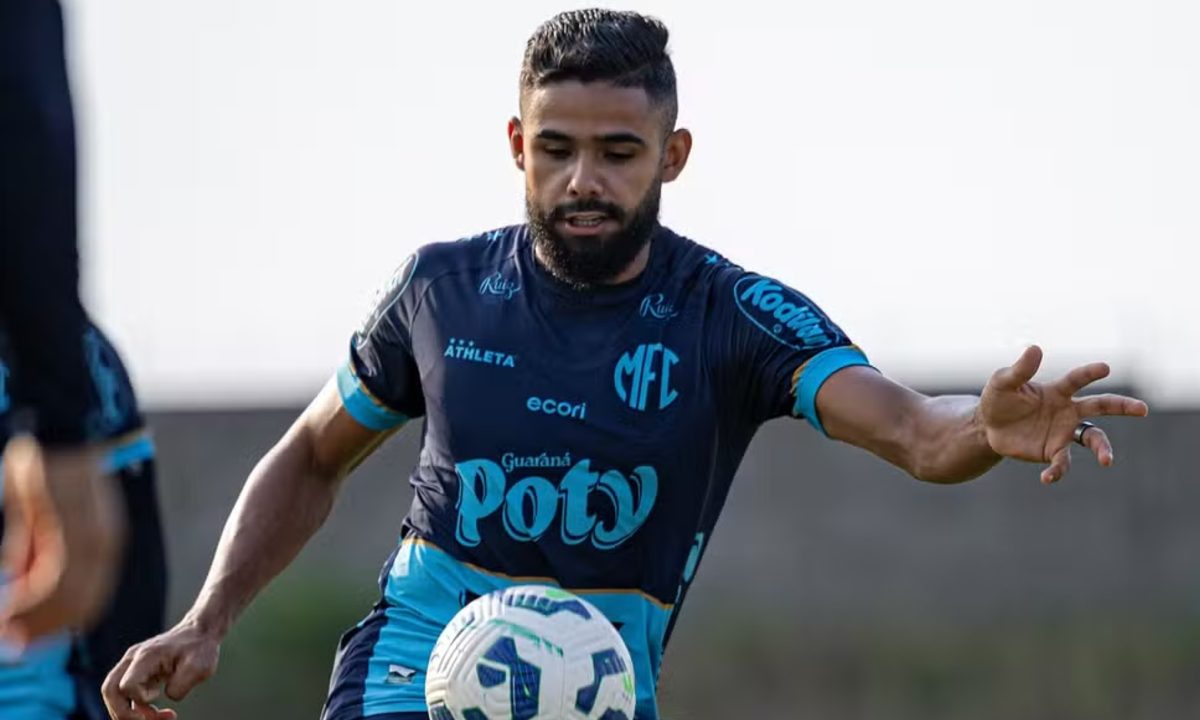 coritiba-encaminha-lateral