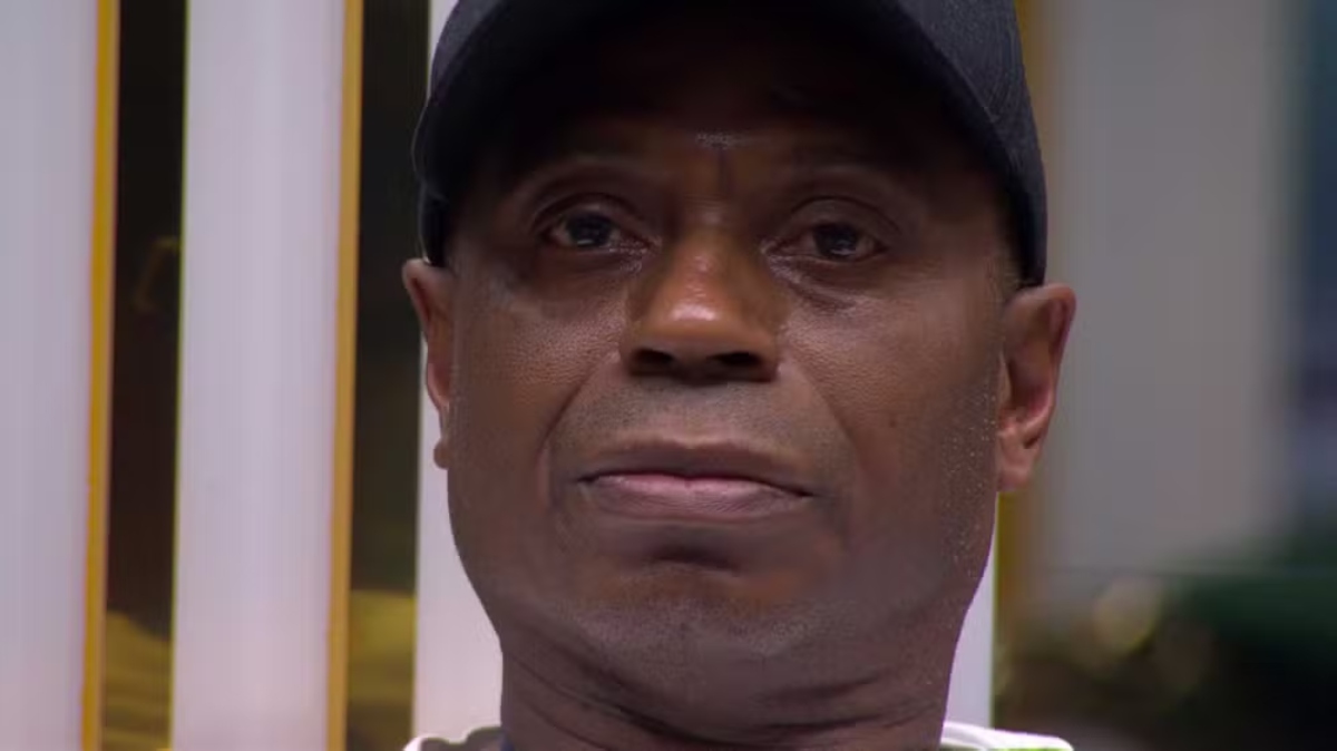 Edilson discute com Leandro dentro da casa do Big Brother Brasil 26 antes de ser expulso.