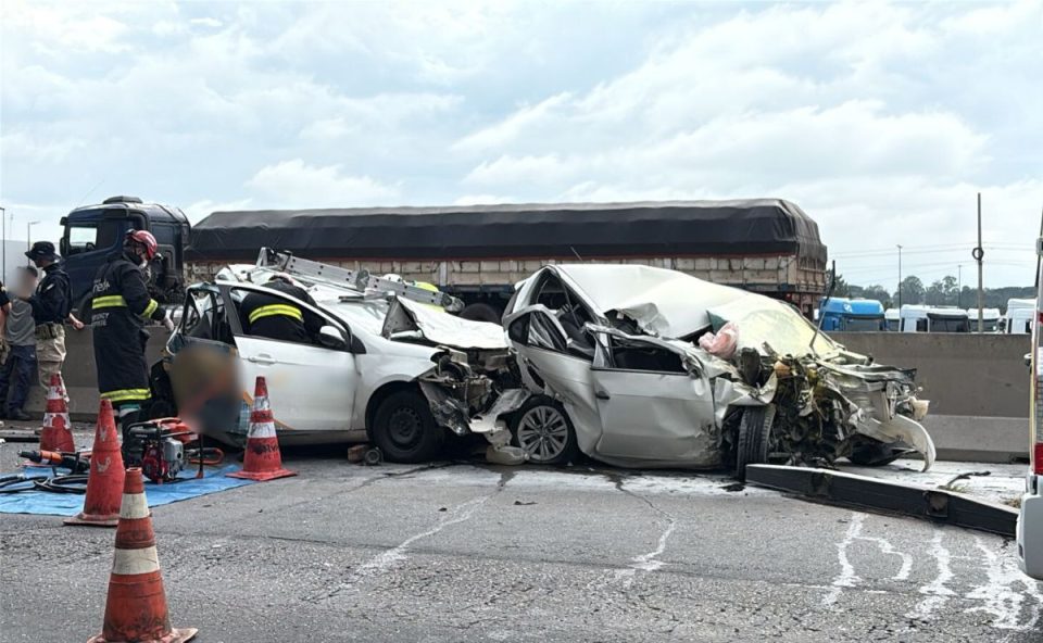 foto do engavetamento na BR-116
