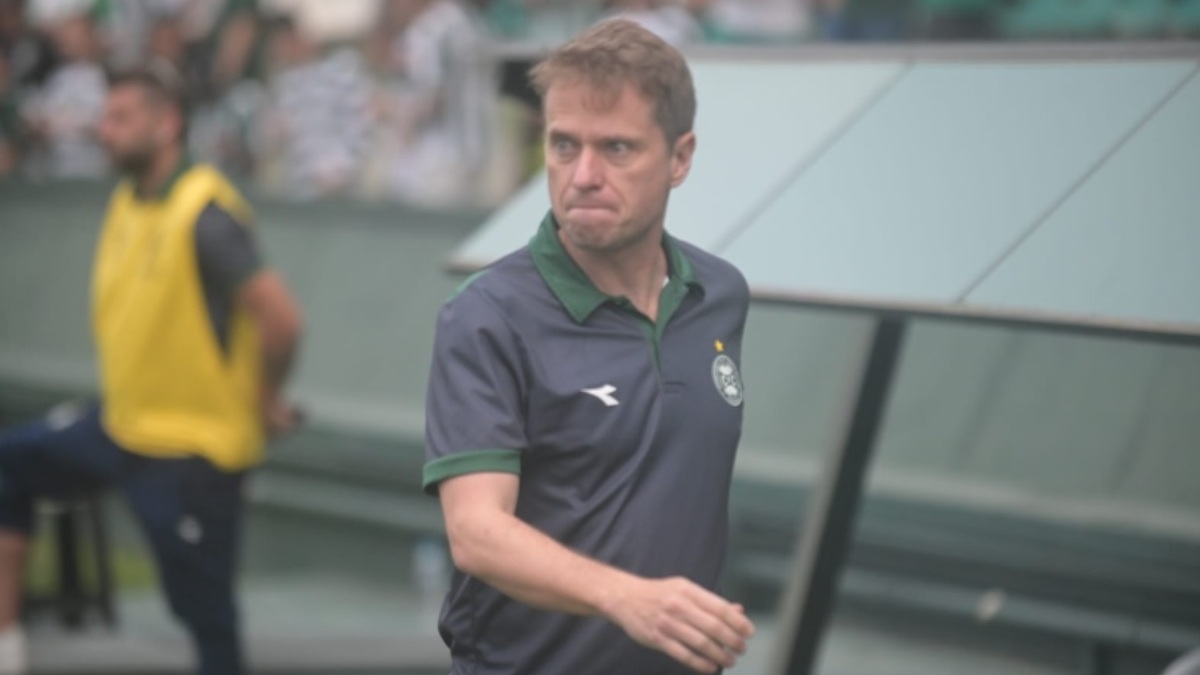 Fernando Seabra, técnico do Coritiba, no jogo com o Cianorte no Couto. Foto: Ernani Ogata/Código 19