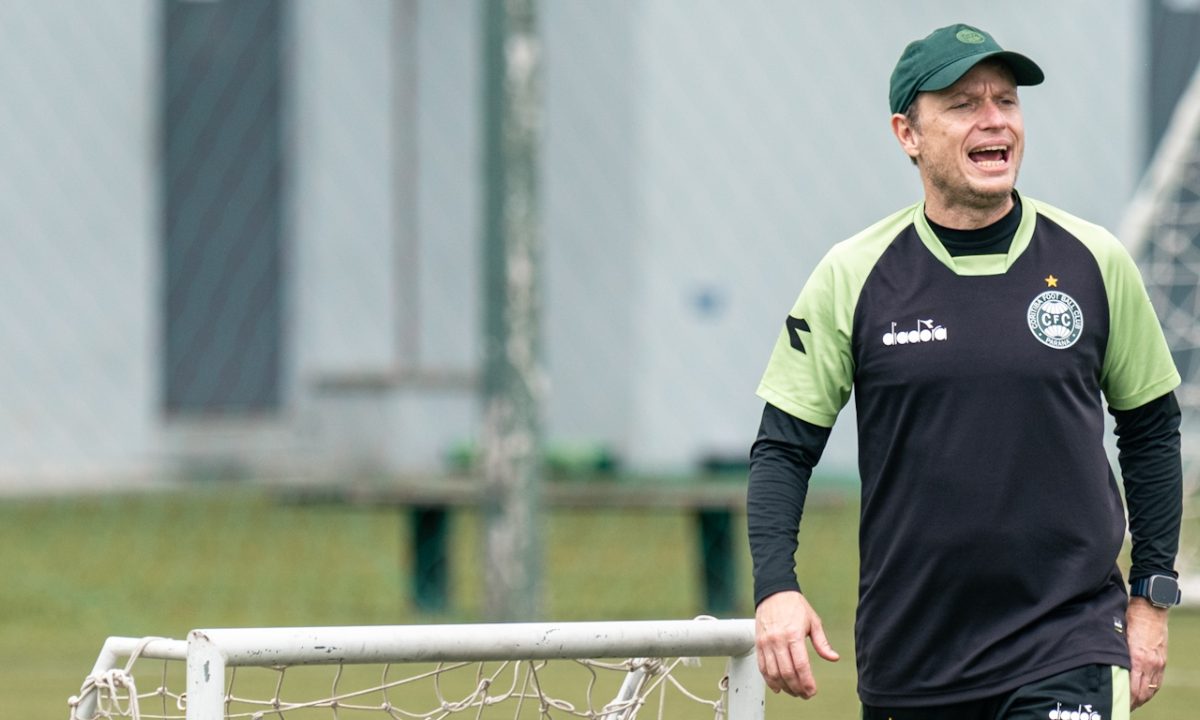 Foto do técnico Fernando Seabra, do Coritiba