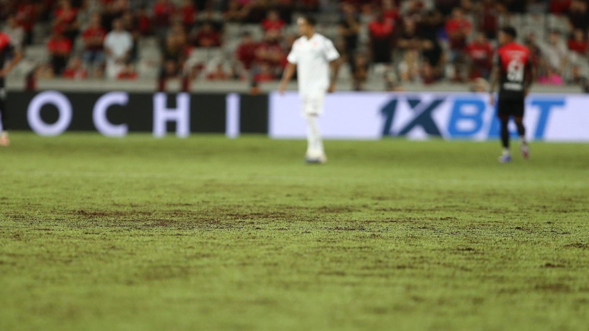 Gramado da Arena da Baixada foi criticado por Neymar. Foto: Geraldo Bubniak/AGB