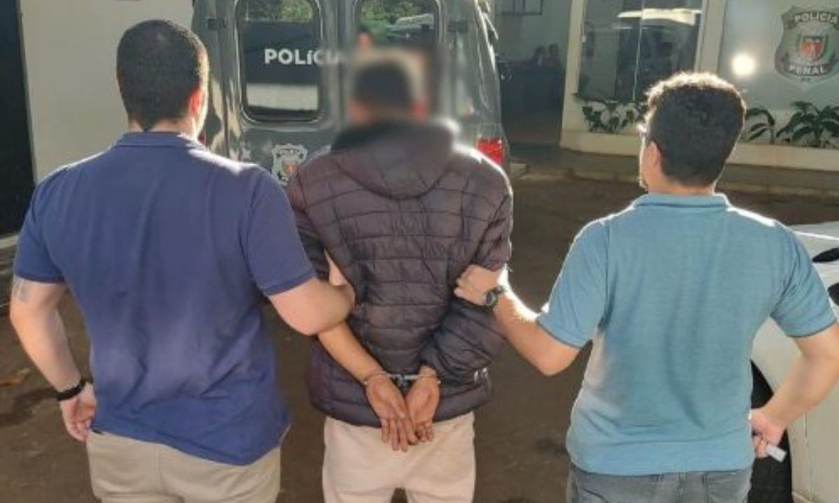 homem que abusou da neta da namorada sendo preso