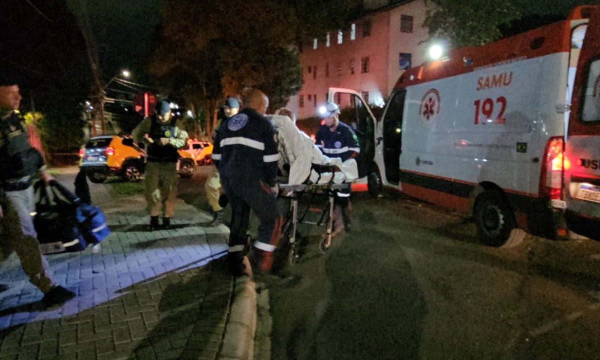 local onde o homem foi agredido e baleado em curitiba