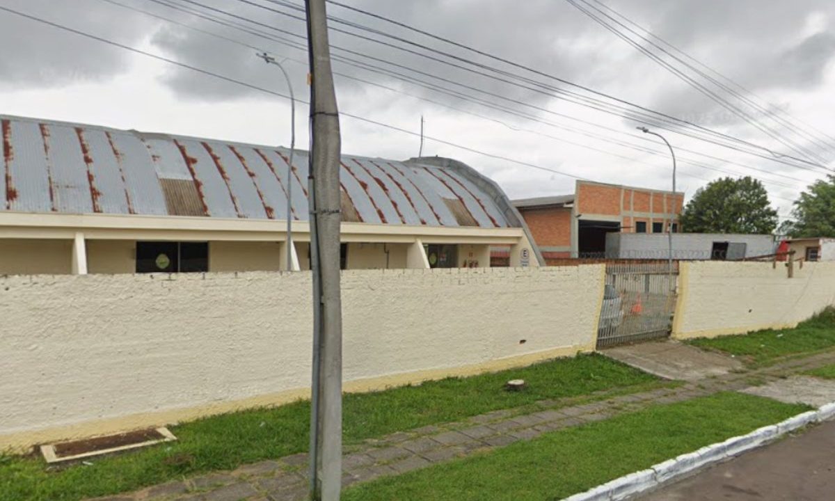 visualização da frente do 20º Batalhão de Polícia Militar do Paraná