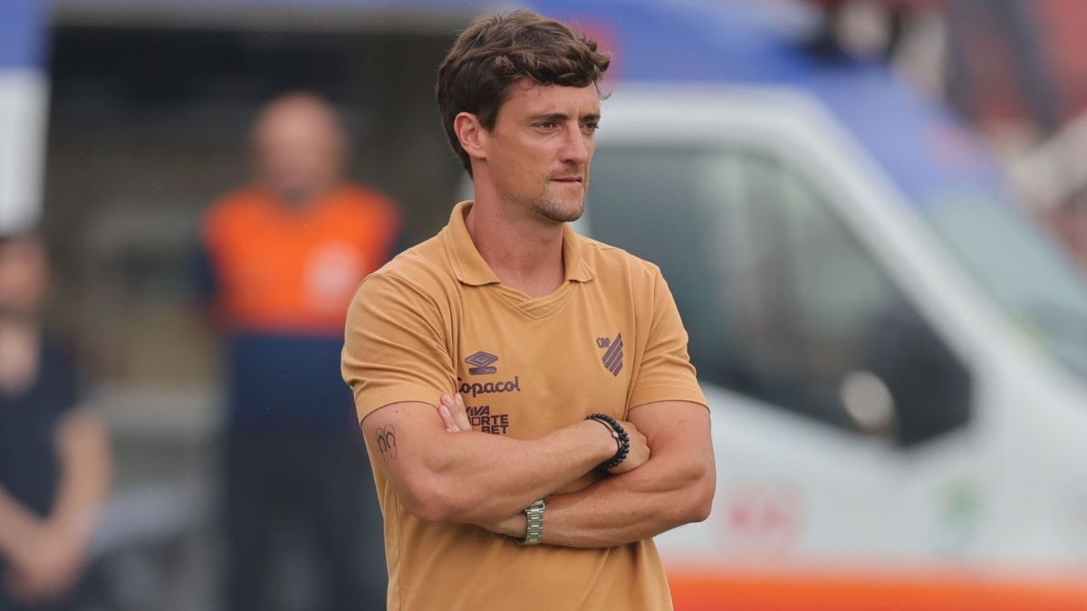 joao-correia-valoriza-vitoria-e-exalta-crescimento-dos-jovens-do-athletico