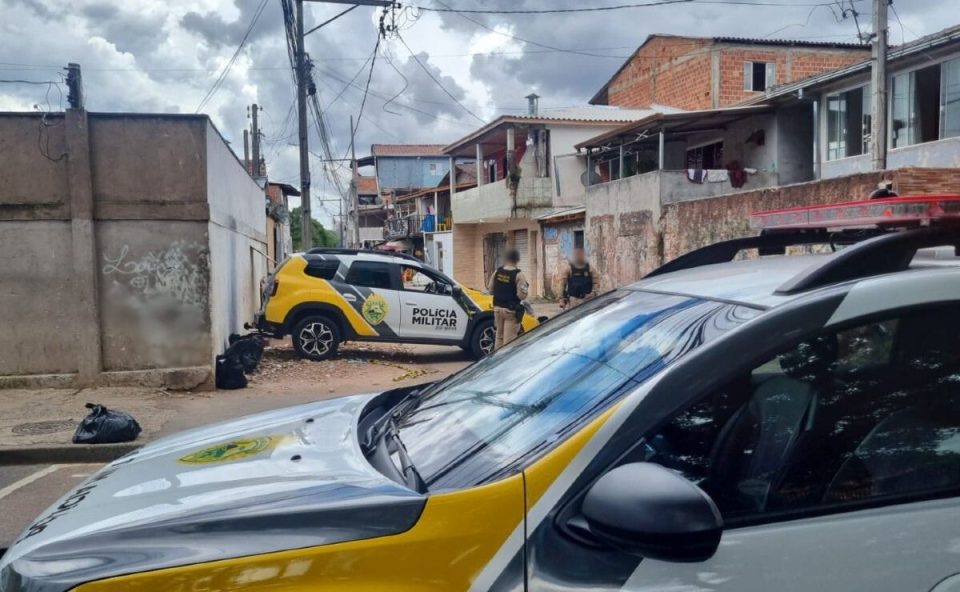 Viaturas da Polícia Militar na Vila Torres