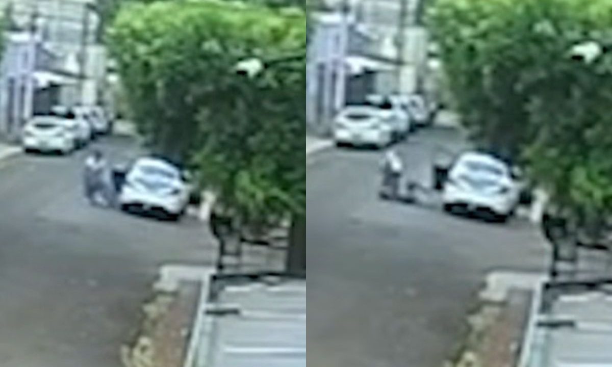 imagem de câmera de segurança do momento em que a motorista é agredida por passageira fora do carro