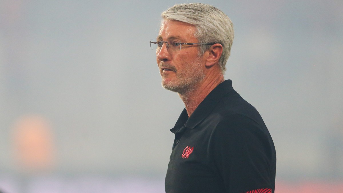 Técnico Odair Hellmann no jogo entre Athletico e Santos, pelo Brasileirão 2026. Foto: Geraldo Bubniak/AGB