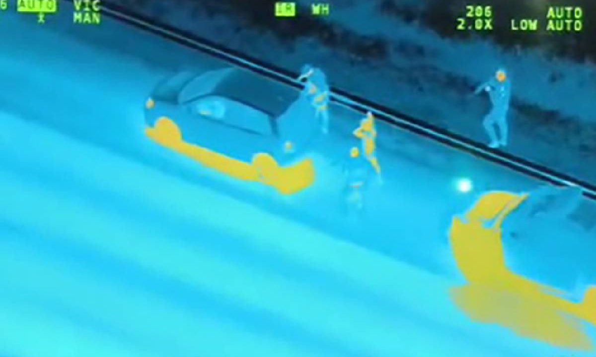 A polícia encontrou drogas escondidas dentro do tanque de um carro com ajuda de helicóptero