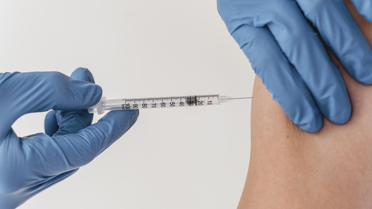 Médica explica possíveis complicações na aplicação de Benzetacil e classifica abscesso como caso 'sério'