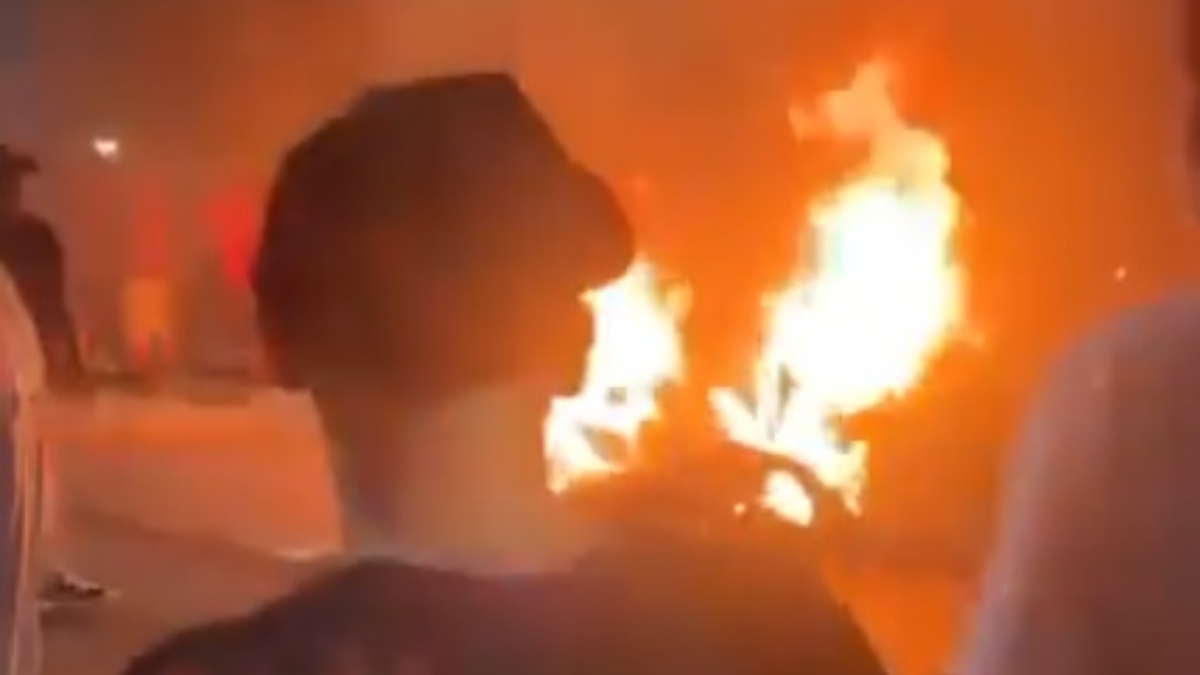 Protesto teve fogo perto da Arena da Baixada. Foto: Reprodução/Redes Sociais