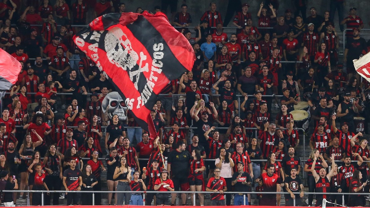 Torcida do Athletico em jogo na Arena