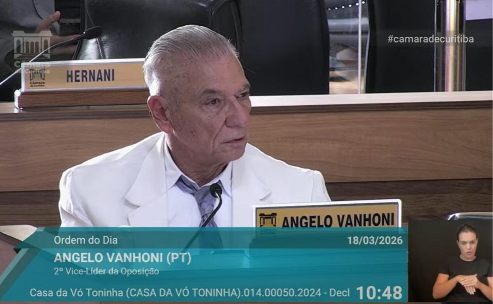 Angelo Vanhoni durante votação relativa à utilidade pública de terreiro de umbanda