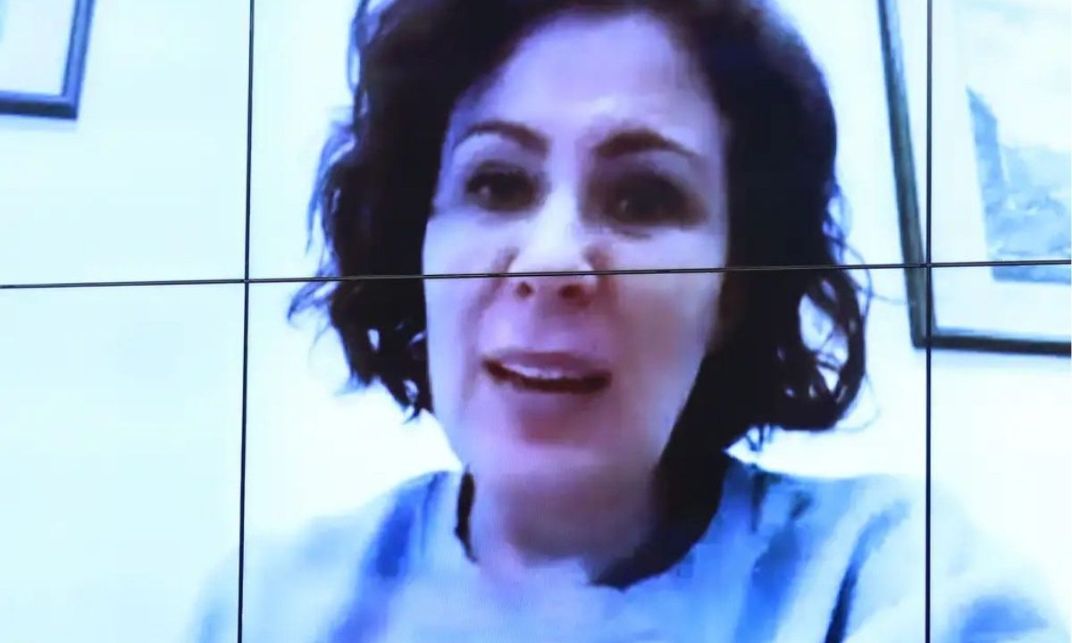 Carla Zambelli em videochamada. A Justiça italiana aceitou sua extradição ao Brasil