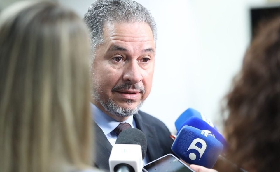 Deputado Gilson de Souza, do PL, durante entrevista em que citou desconforto e surpresa por apoio do partido a Sergio Moro