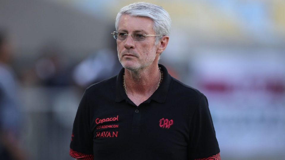 Odair Hellmann, técnico do Athletico no duelo com o Fluminense