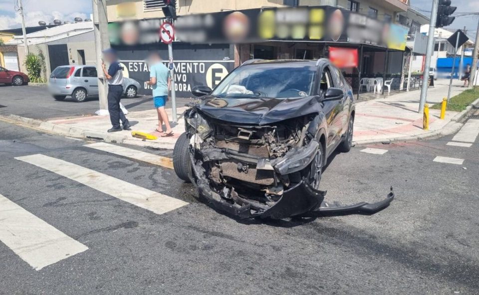 acidente-carro-sitio-cercado-autoescola-1