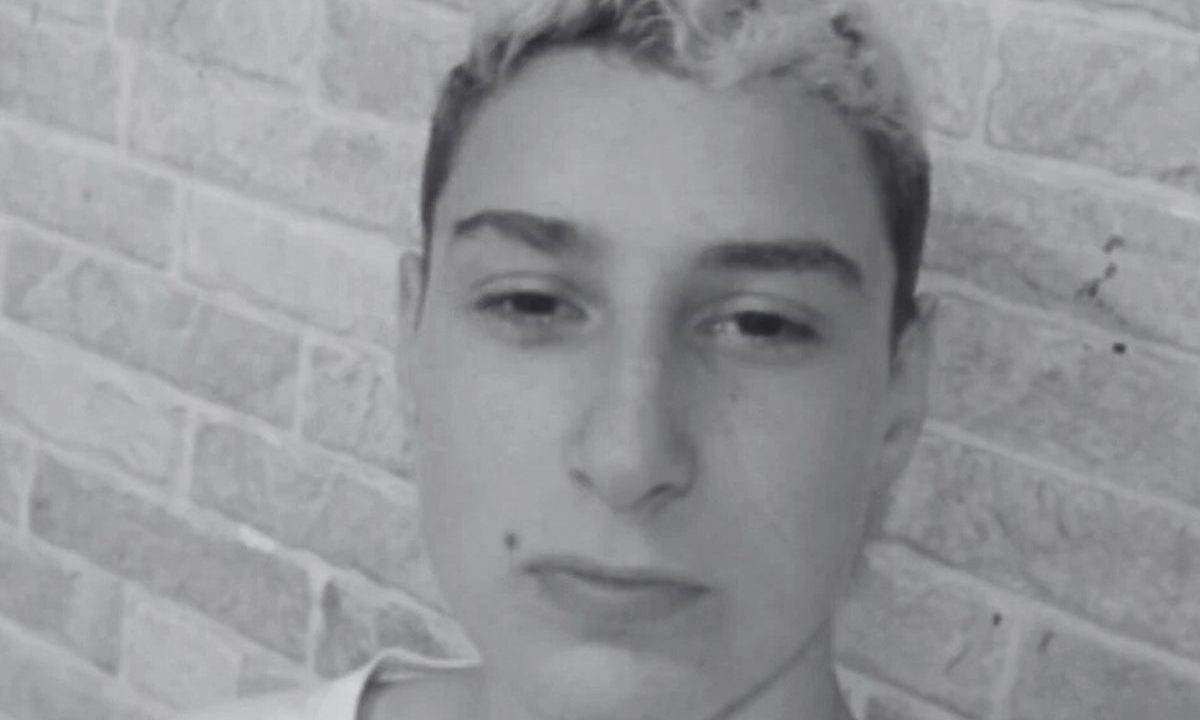 foto em preto e branco de Uriel Henrique, adolescente morto em curitiba.
