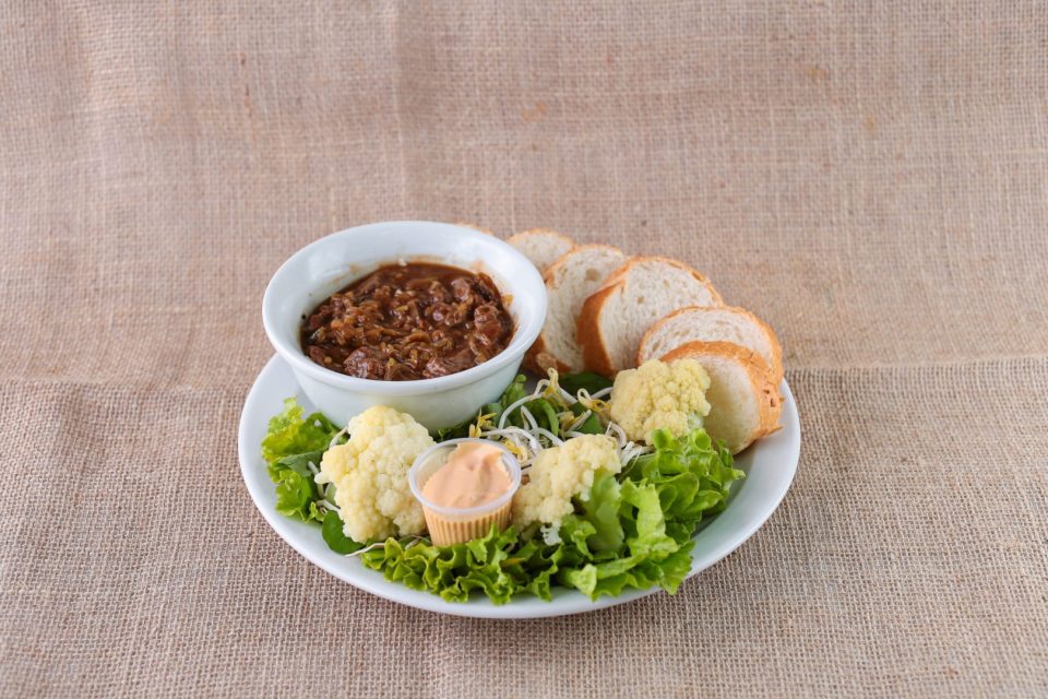 Alcatra Da Casa Com Verduras Do Campo, comida que participa do Comida di Buteco Curitiba 2026