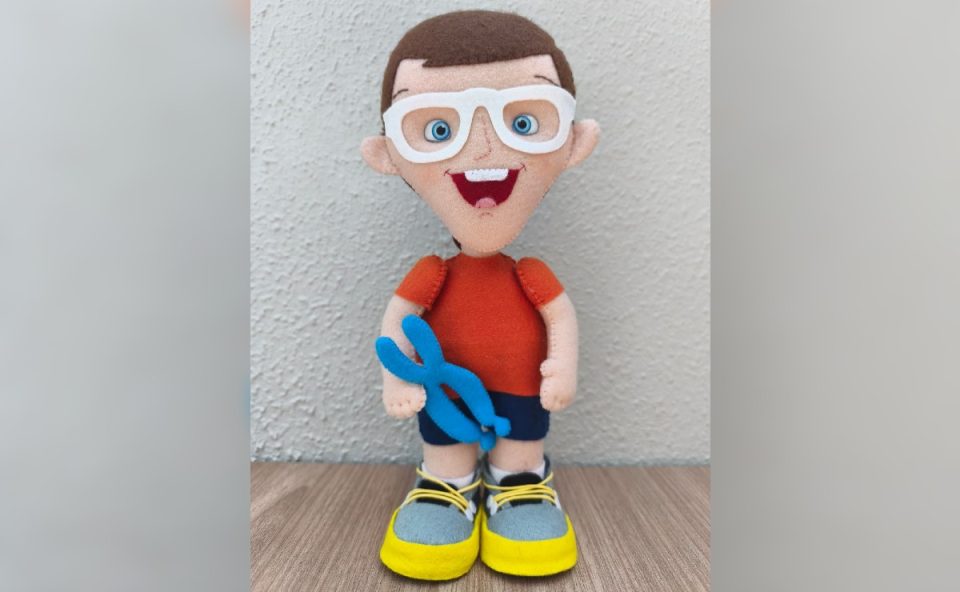 Mascote em feltro a venda no Bazar Solidário
