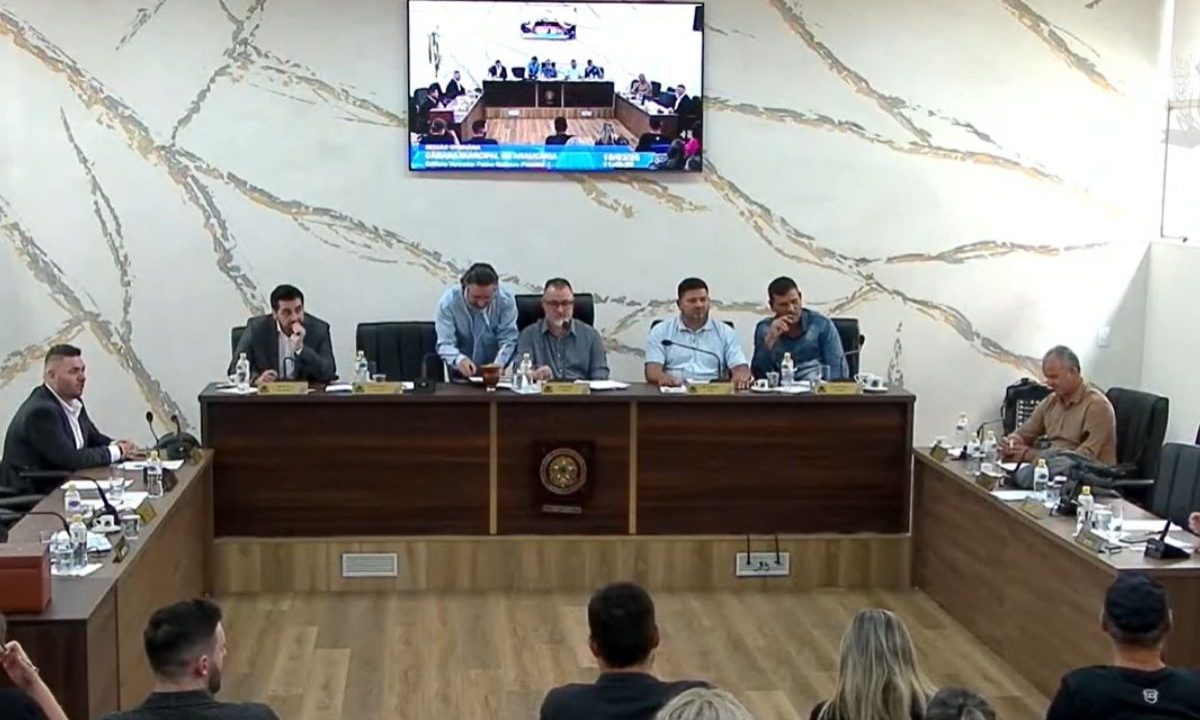 Câmara de Araucária abre comissão para analisar pedido de cassação de vereador
