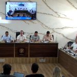 Vereadores votam contra acolhimento de denúncia contra prefeito de Araucária