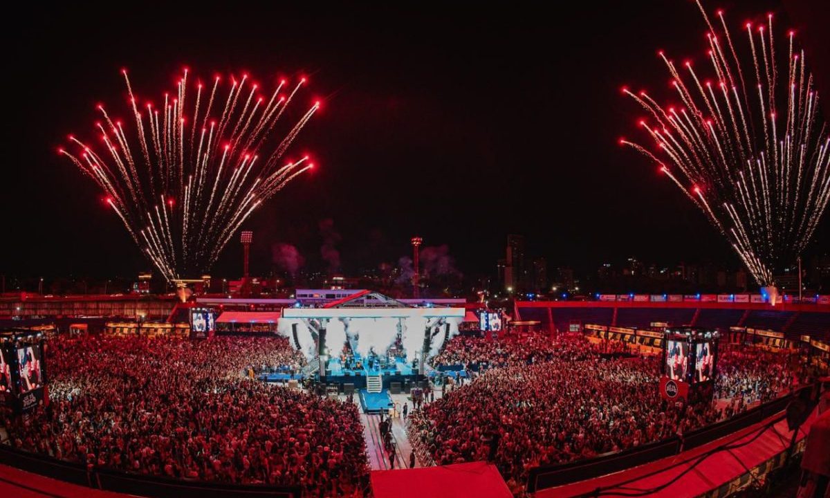 Imagem do festival "Cê Tá Doido", em Curitiba; show arrecadou dinheiro para a APAE de Curitiba.