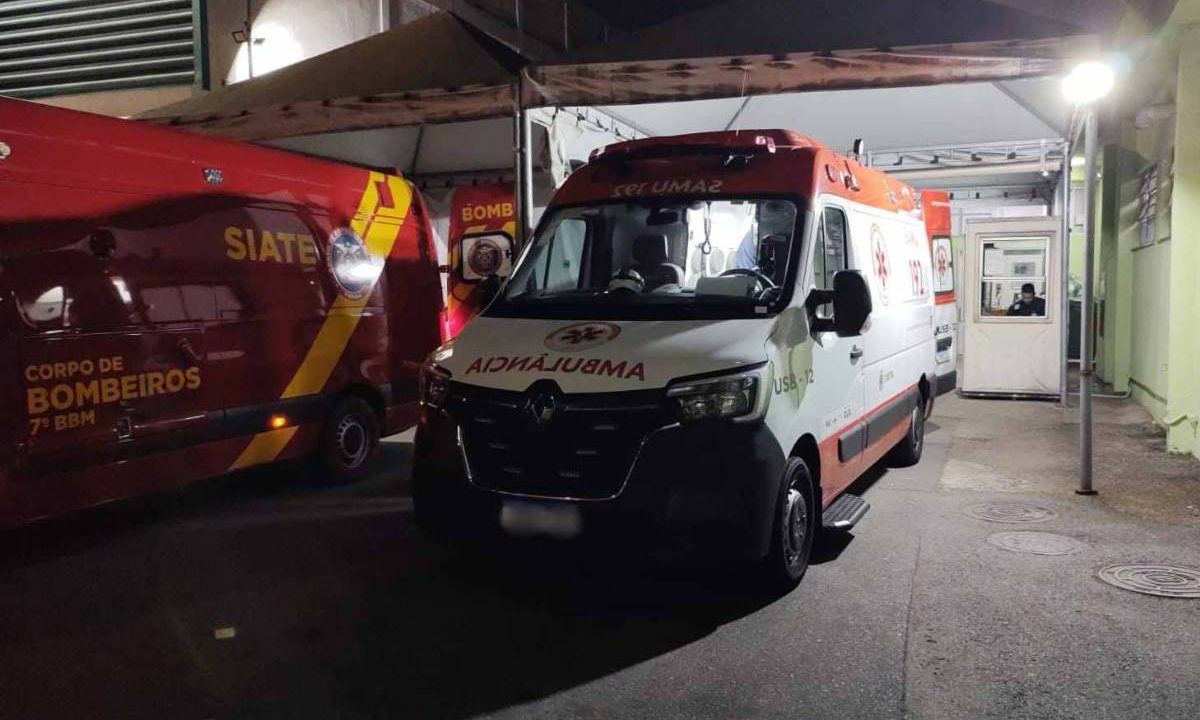 Samu no hospital onde vítima foi esfaqueada após discussão entre mulheres na CIC