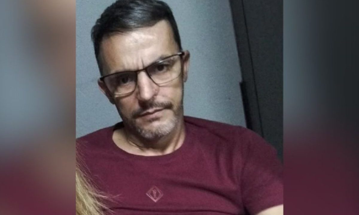 foto do empresário que morreu a tiros dentro da própria loja de carros em cascavel. na imagem aparece a vítima de camisa vermelha