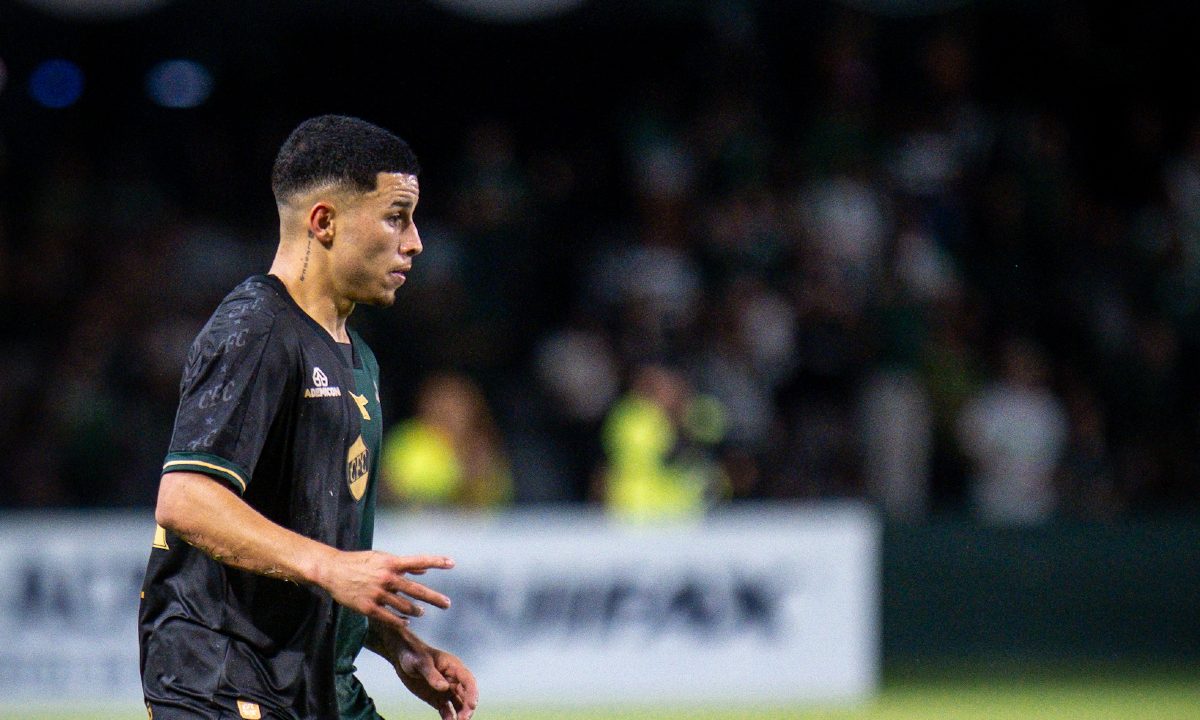 Foto de Felipe Guimarães com a camisa do Coritiba