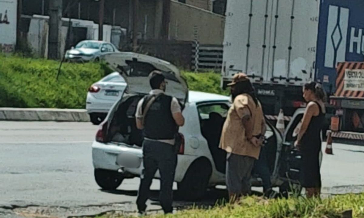 foto do momento em que o foragido é preso na BR-76 com documento falso
