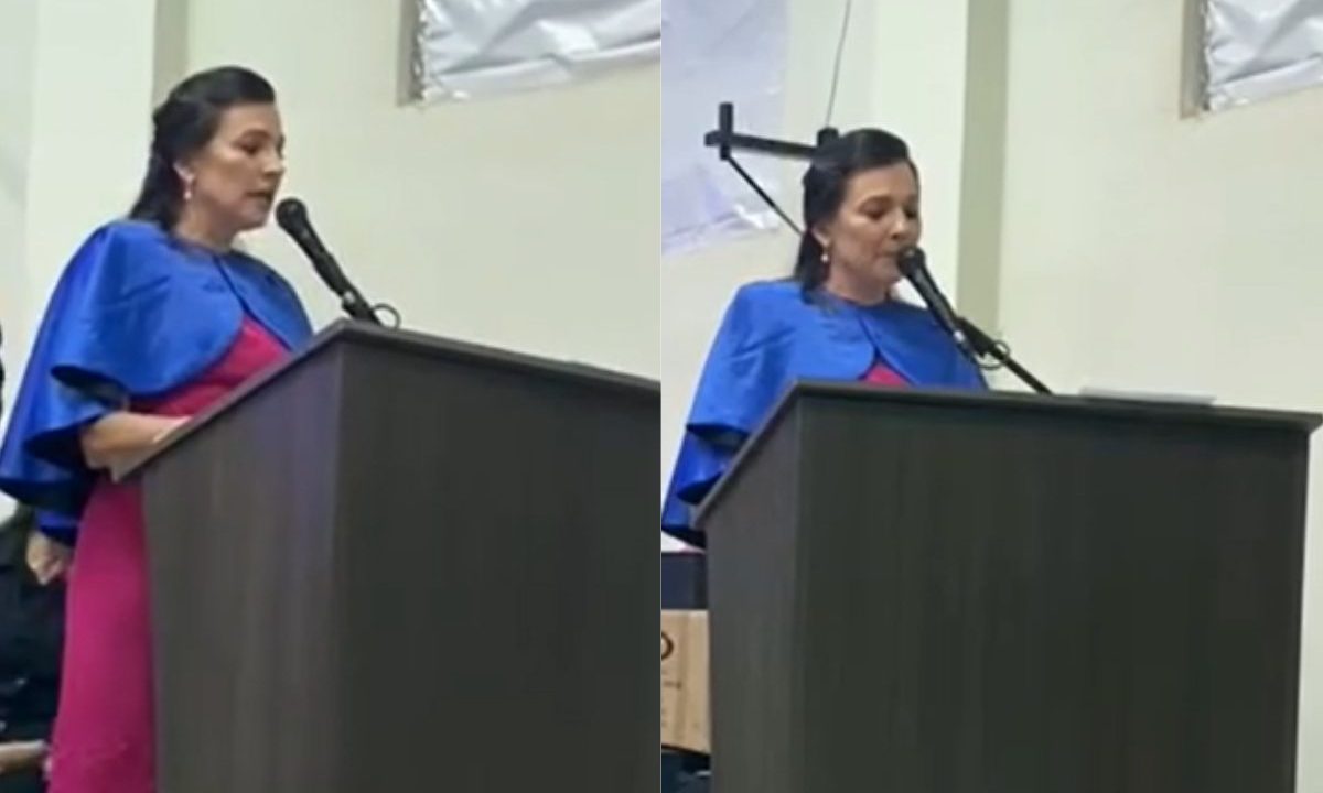 Vítima de tentativa de feminicídio envia carta emocionante para formatura. Imagem mostra a professora lendo a carta.